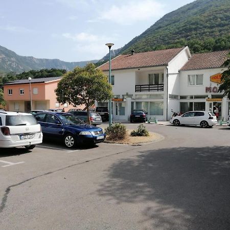Motel And Restaurant Odusak Dreznjak Exterior foto